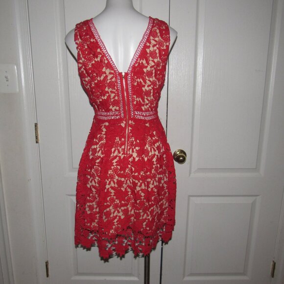NWT Alya x Francesca’s Red Lace Fit & Flare Dress –  Scallop Hem Size M Romantic - Picture 4 of 8